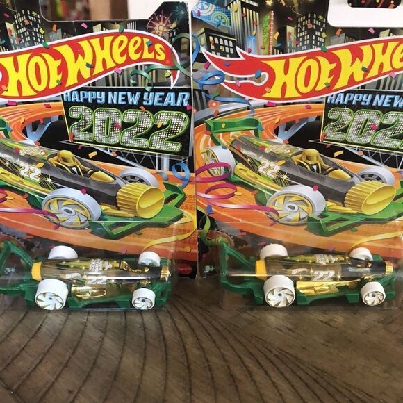 Hot Wheels City 2022 Hot Wheels Happy New Year🥳 Carbonator 1 2 Collect 1 4 Play - Picture 6 of 17